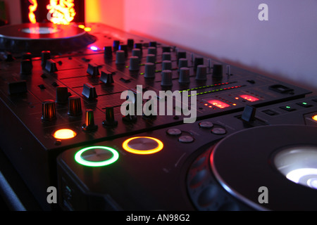 Camera da letto DJ setup Foto Stock