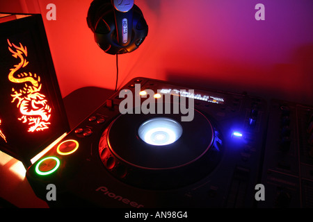 Camera da letto DJ setup Foto Stock