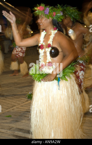 Poynesian ballerino in Tahiti Sud Pacifico Foto Stock