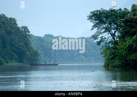 Il fiume del PERIYAR, THATTEKAD Bird Sanctuary, ERNAKULAM dist. Foto Stock