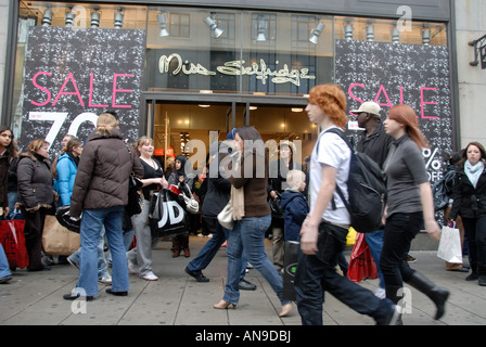 Natale 2007 West End di Londra vendita Oxford Street Foto Stock