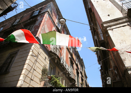 Bandiere Italiane nel Spacconapoli street di Napoli Italia Foto Stock