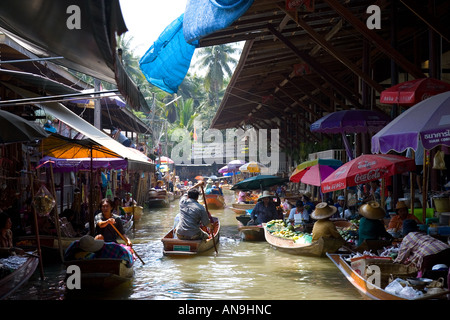 Damnern Saduak mercato galleggiante Bangkok in Thailandia Foto Stock