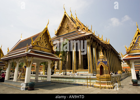 Royal Tempio del Buddha di Smeraldo Wat Phra Keow e Salarai Bangkok in Thailandia Foto Stock