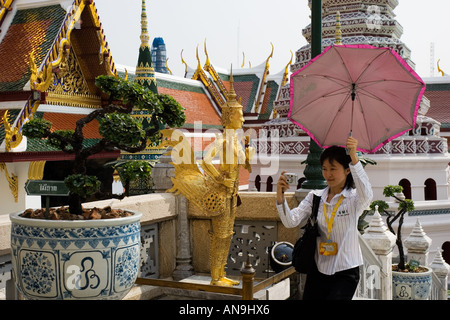 Visite turistiche il Grand Palace complesso Bangkok in Thailandia Foto Stock