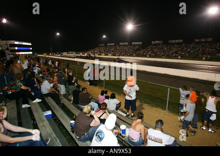 Drag racing al Maryland international speedway con carrelli a razzo e top fuel automobili e motociclette Foto Stock
