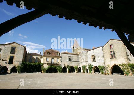 Monpazier bastide città nel sud ovest della Francia in Dordogne molte regioni Foto Stock