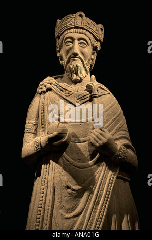 Scultura romanica dell'VIII secolo Carlo Magno, re dei Franchi Sacro Romano Imperatore Convento di San Giovanni a Müstair, Svizzera. Foto Stock