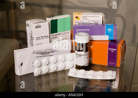 Varie le compresse prescritte e farmaci per il trattamento di fibromialgia) Foto Stock