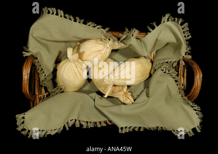 Tamales messicana servita nel cestello Foto Stock