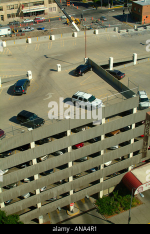 Vista del Multipiano parcheggio in centro a Billings Montana Stati Uniti d'America da un albergo locale Foto Stock