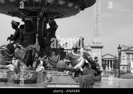 Fontane e statue sulla Place de la Concorde, Paris Foto Stock