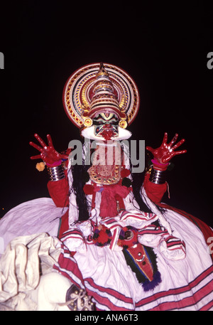 KATHAKALI UN DANCEFORM TRADIZIONALE DEL KERALA Foto Stock