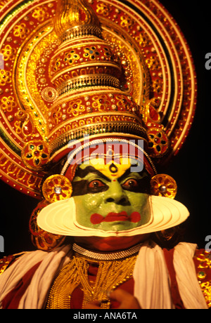 KATHAKALI UN DANCEFORM TRADIZIONALE DEL KERALA Foto Stock