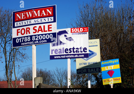 Agenti immobiliari schede, Rugby, Warwickshire, Inghilterra, Regno Unito Foto Stock