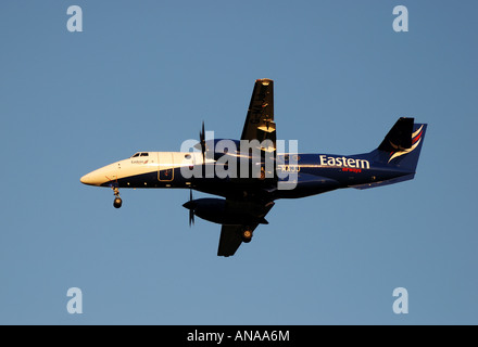 Eastern Airways BAe Jetstream gli aeromobili in avvicinamento all'Aeroporto Internazionale di Birmingham, Inghilterra, Regno Unito Foto Stock