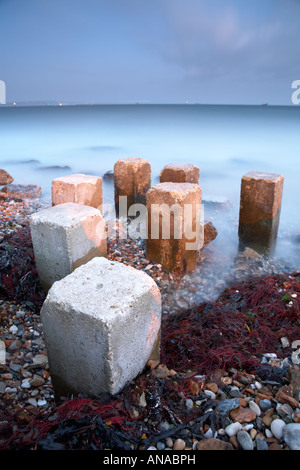 Portland di blocchi di pietra nel porto di Portland, Dorset, England, Regno Unito Foto Stock