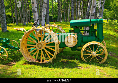 Il vecchio John Deer trattore Foto Stock