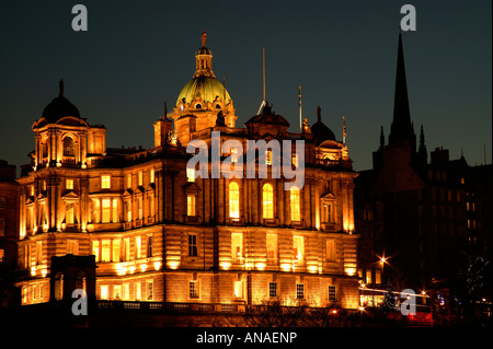 Illuminata Lloyds Banking Group Bank of Scotland (ex Hbos) sede, Edimburgo, Scozia, Regno Unito, Europa Foto Stock