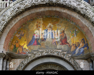 La Basilica bizantina de San Marco in Piazza San Marco a Venezia, Italia Foto Stock