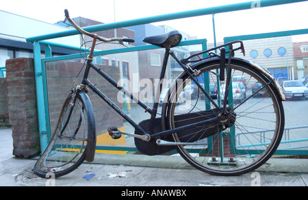 Vecchio arrugginito bicicletta olandese, Paesi Bassi Foto Stock