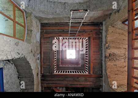 Scalinata della Galeria nella torre, museo di montagna Messner sul castello Juval sopra la Val di Schnalstal, alto Adige, Italia Foto Stock