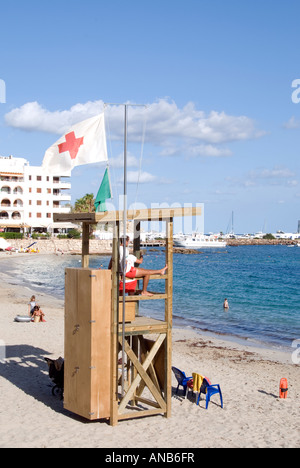 La vita torre di guardia sulla Santa Eularia beach, Ibiza Foto Stock