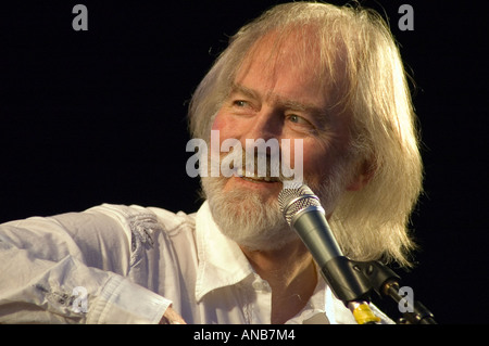 Roy Harper effettuando al 2006 Rhythm Festival vicino a Bedford in Inghilterra Foto Stock