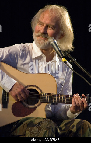 Roy Harper effettuando al 2006 Rhythm Festival vicino a Bedford in Inghilterra Foto Stock