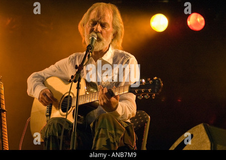 Roy Harper effettuando al 2006 Rhythm Festival vicino a Bedford in Inghilterra Foto Stock