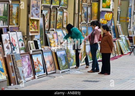 Dipinti ad olio in corrispondenza di una galleria d'Arte Da Fen pittura Village Shenzhen in Cina Foto Stock