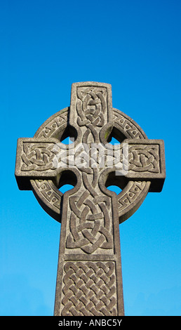 Celtic cross gotico vittoriano lapide nel cimitero di Brompton London Inghilterra England Foto Stock