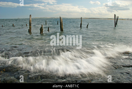 Mare sull Isola Santa nelle vicinanze del Lindisfarne Castle Northumberland England Regno Unito Foto Stock