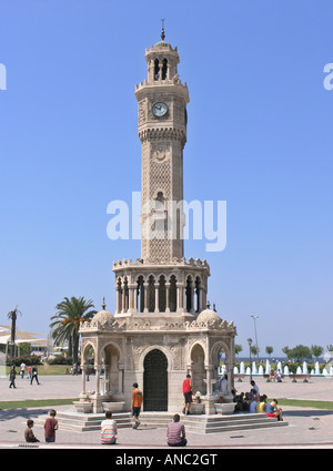 Saat Kulesi (Torre dell'orologio), la piazza Konak, Izmir, Turchia Foto Stock