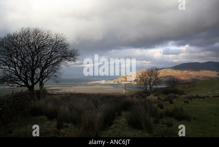 Un paesaggio di barmouth e cardigan bay da cadir idris mountain Foto Stock