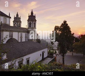 Portogallo il Minho Braga il santuario di Bom Jesus al tramonto Foto Stock