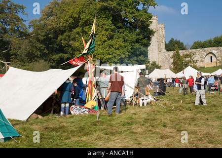 Gli spettatori intorno si blocca alla battaglia di Hastings ri emanazione 2007 Foto Stock