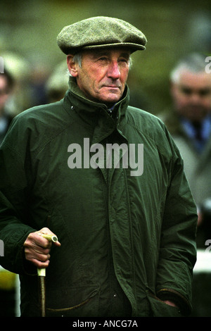 Il duca di Beaufort a un boxing day meeting al WORCESTER LODGE VICINO AL BADMINTON CANILI SOUTH GLOUCESTERSHIRE REGNO UNITO DEC 1999 Foto Stock