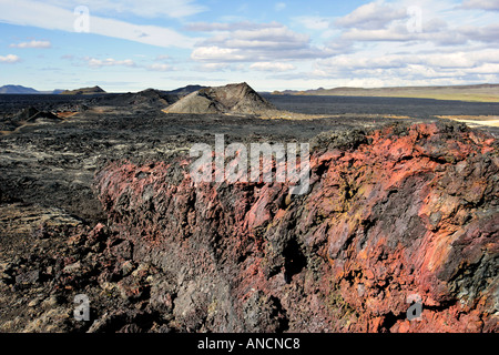 Campo di lava w di ossido di ferro di cono di scorie Leirhnjùkuri Islanda vicino al Lago Myvatn Foto Stock