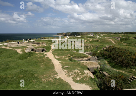 Il giorno moderno sito nella parte superiore della Pointe du Hoc sulla costa della Normandia, Francia settentrionale Foto Stock