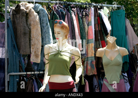 Elegante manichino al vecchio mercato di vestiti in Glebe Australia Foto Stock