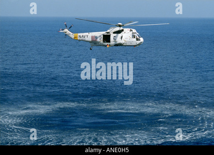 Elicottero da USS Nimitz portaerei off Los Angeles USA / Stati Uniti Foto Stock