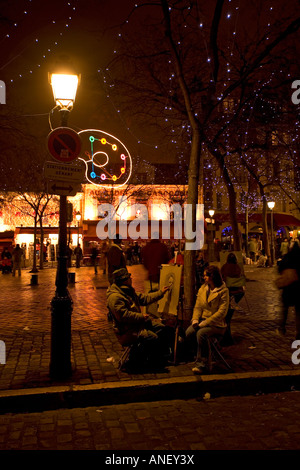 Notte in Place du Tertre a Montmartre Parigi Francia Foto Stock