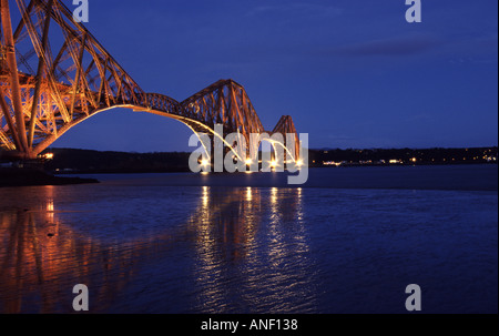 Ponte di Forth Rail sul Firth of Forth da North Queensferry Fife Scozia UK Foto Stock