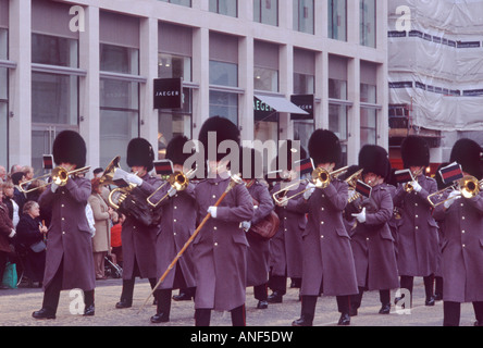 Banda del granatiere protezioni durante il Signore sindaci mostrano, Cheapside, città di Londra, Inghilterra Foto Stock