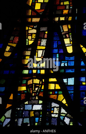 La parte di finestra di vetro colorato da Victor Sparre nell'Oceano Artico cattedrale, Tromso, Norvegia e Scandinavia Foto Stock