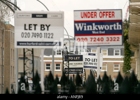 Gli agenti immobiliari segni di vendita Londra Foto Stock