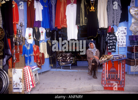 Kairouan - commerciante nella Medina Foto Stock