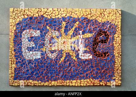 'ECOLE' scuola del mosaico segno, Bossay sur Claise, Indre et Loire, Francia. Foto Stock