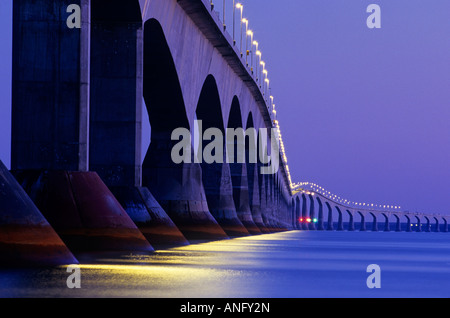 Sul lato ovest della Confederazione Bridge da Borden, Prince Edward Island cercando verso New Brunswick, Northumberland Strait, Canada Foto Stock